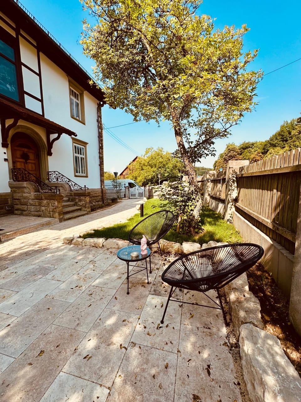 Property building, Patio, Day, Garden, Garden view