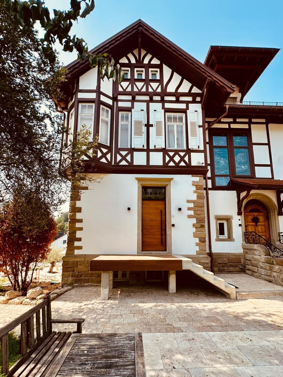 Property building, Facade/entrance, Day