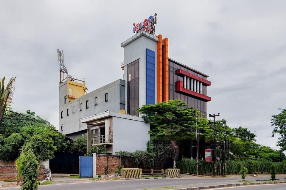 Facade/entrance