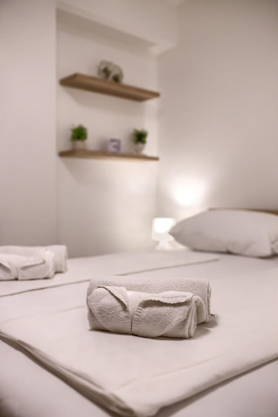 Bed, Bedroom, towels