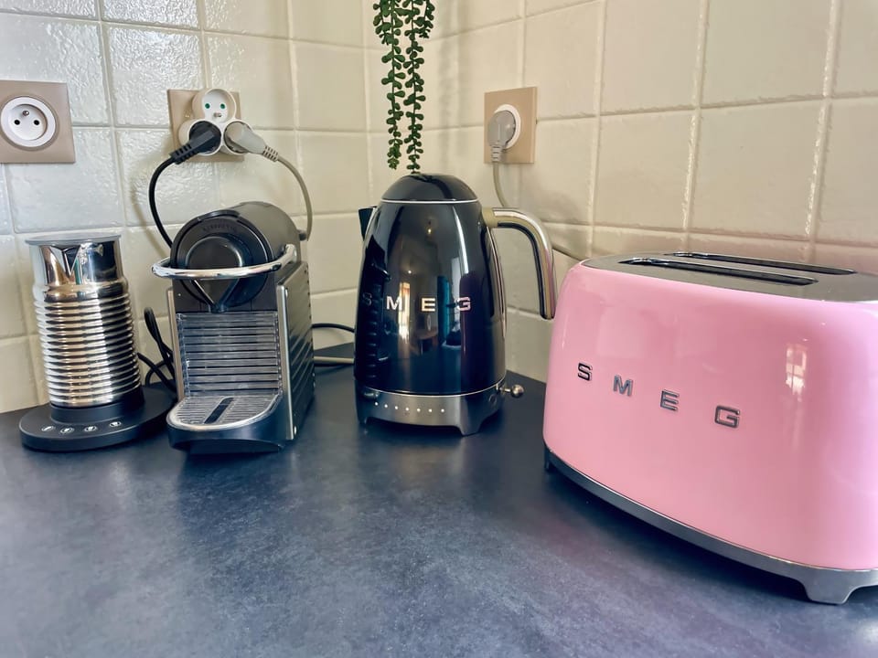 Coffee/tea facilities, toaster
