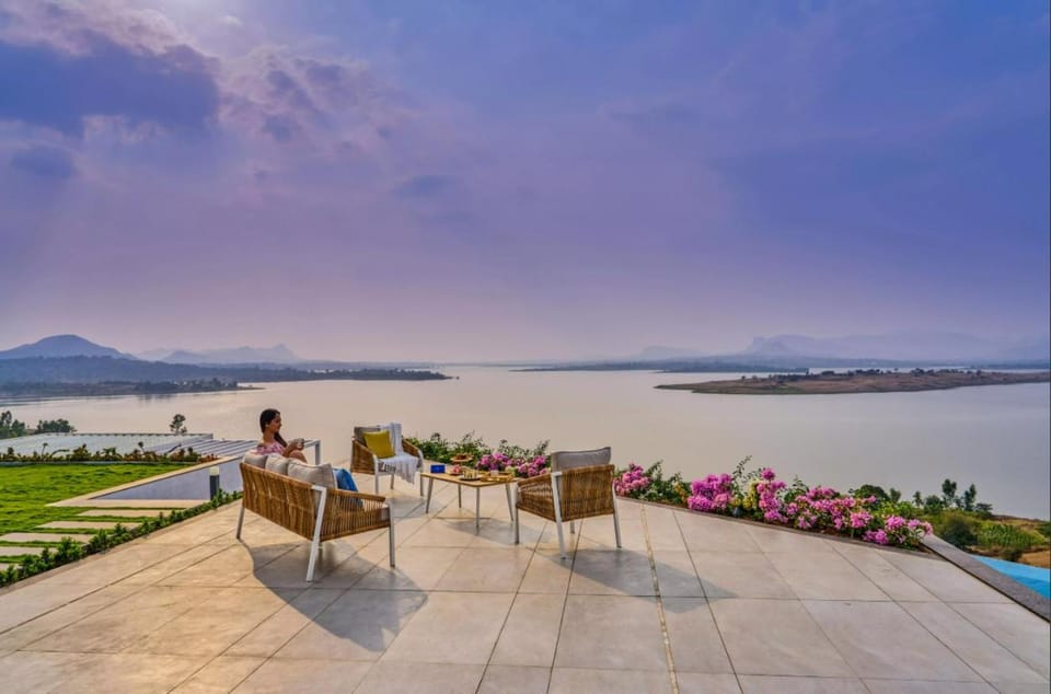 Patio, Nearby landmark, Spring, Day, Natural landscape, View (from property/room), Balcony/Terrace, Seating area, Lake view, Mountain view