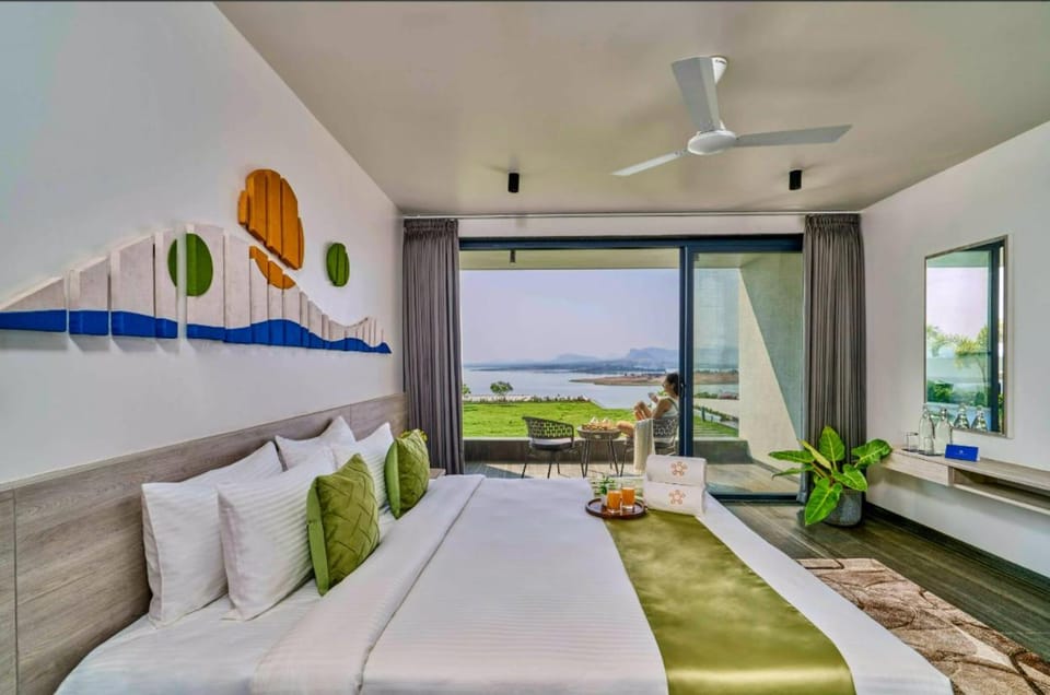 Bed, Natural landscape, Photo of the whole room, Seating area, Bedroom