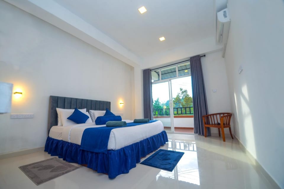 Bed, Photo of the whole room, Bedroom, air conditioner
