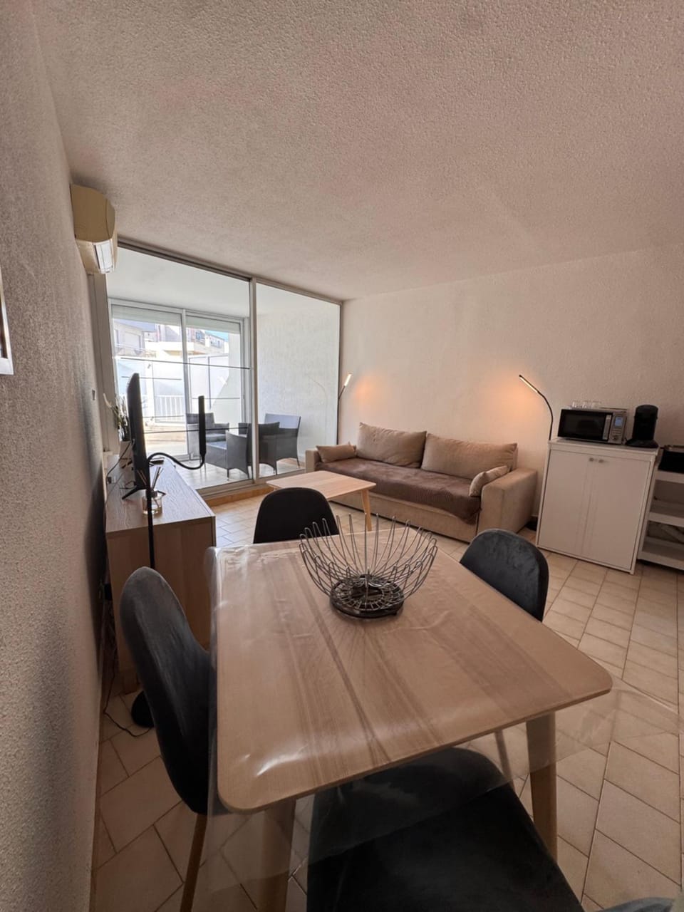 Living room, Dining area