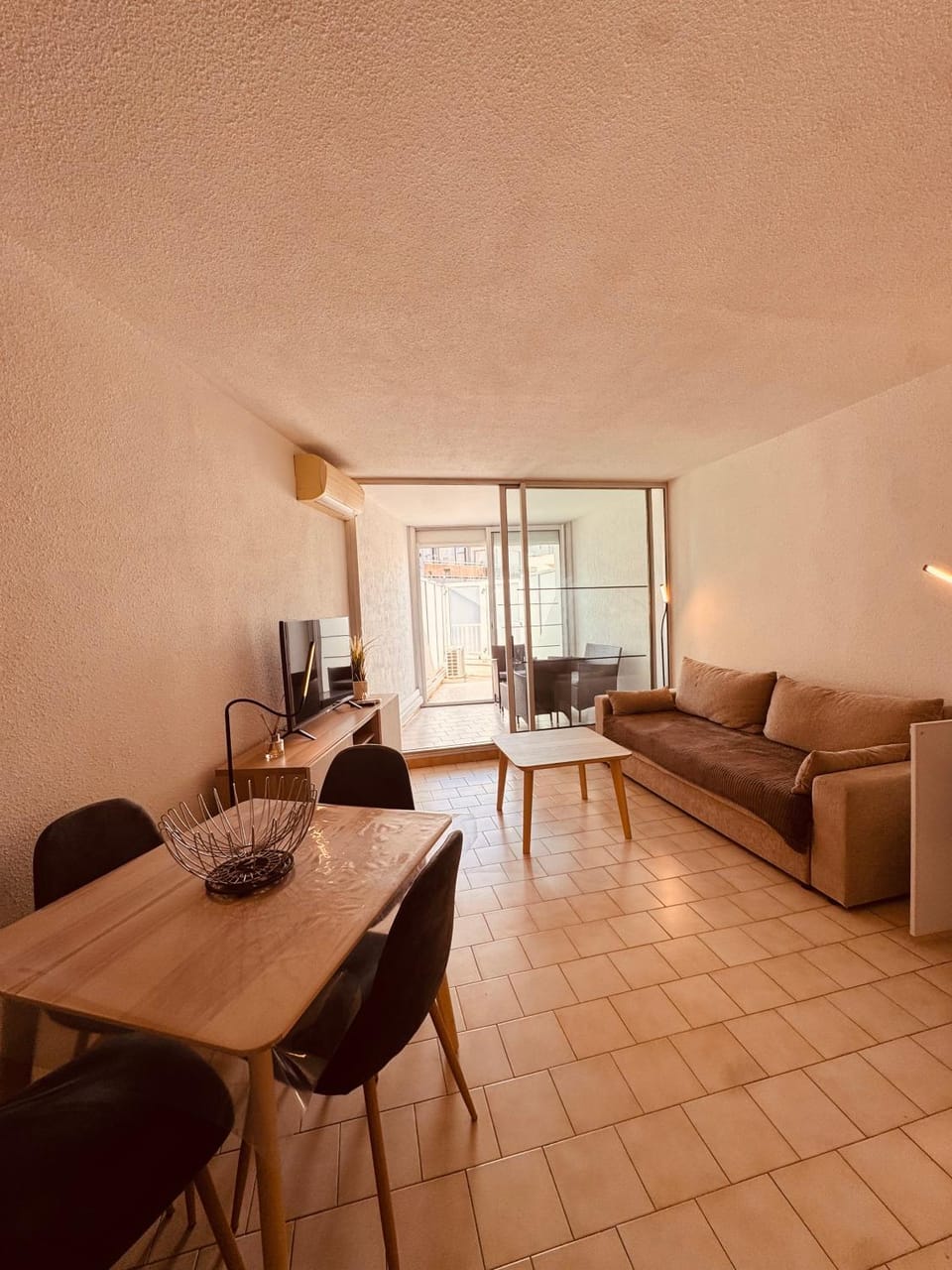 TV and multimedia, Living room, Dining area
