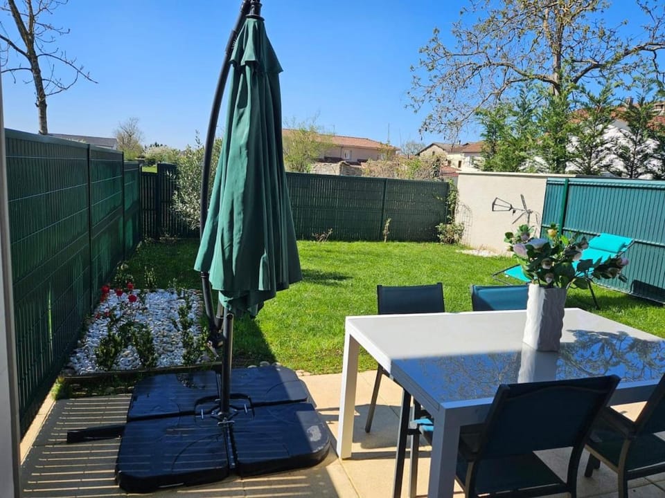 Patio, Spring, Day, Garden, Dining area, Garden view
