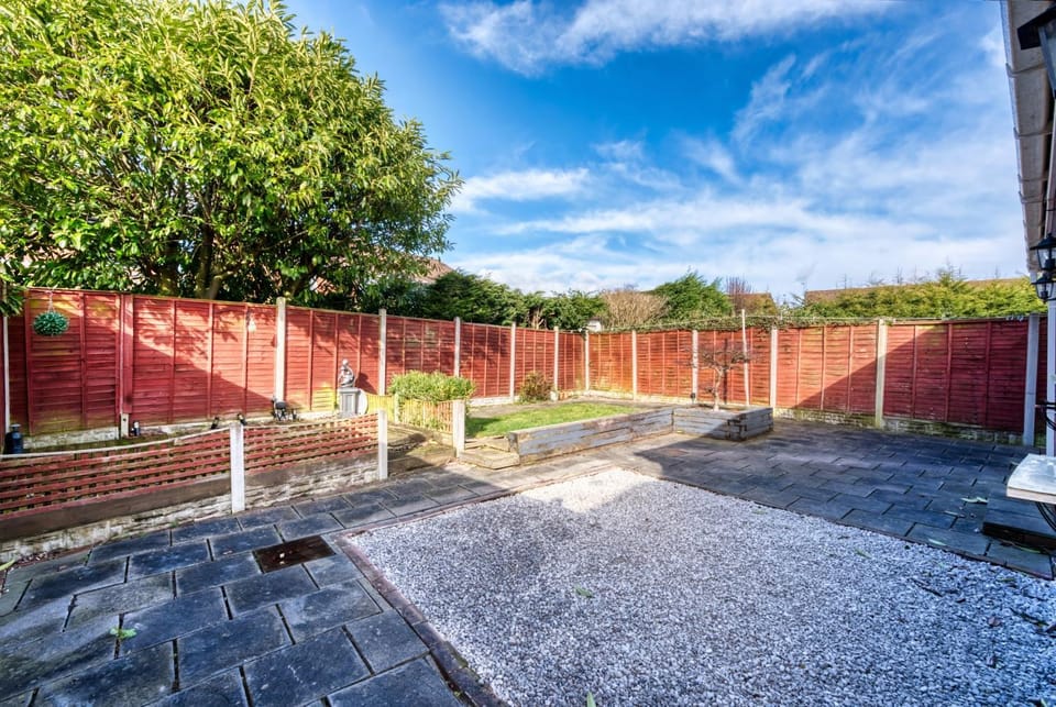Denshaw House Villa in Coventry
