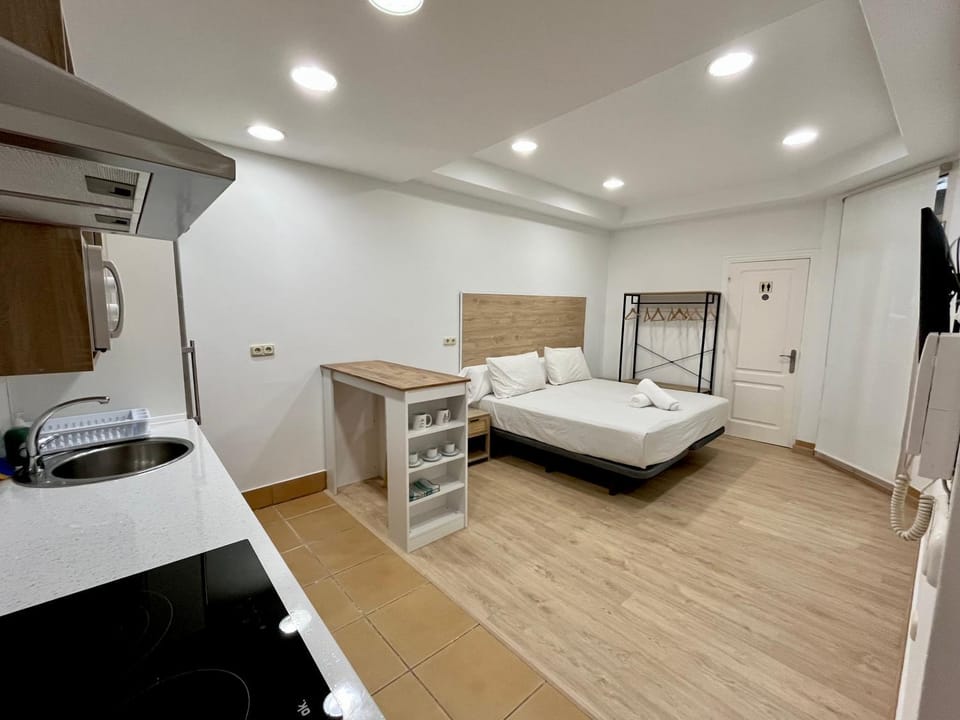 Kitchen or kitchenette, Bedroom