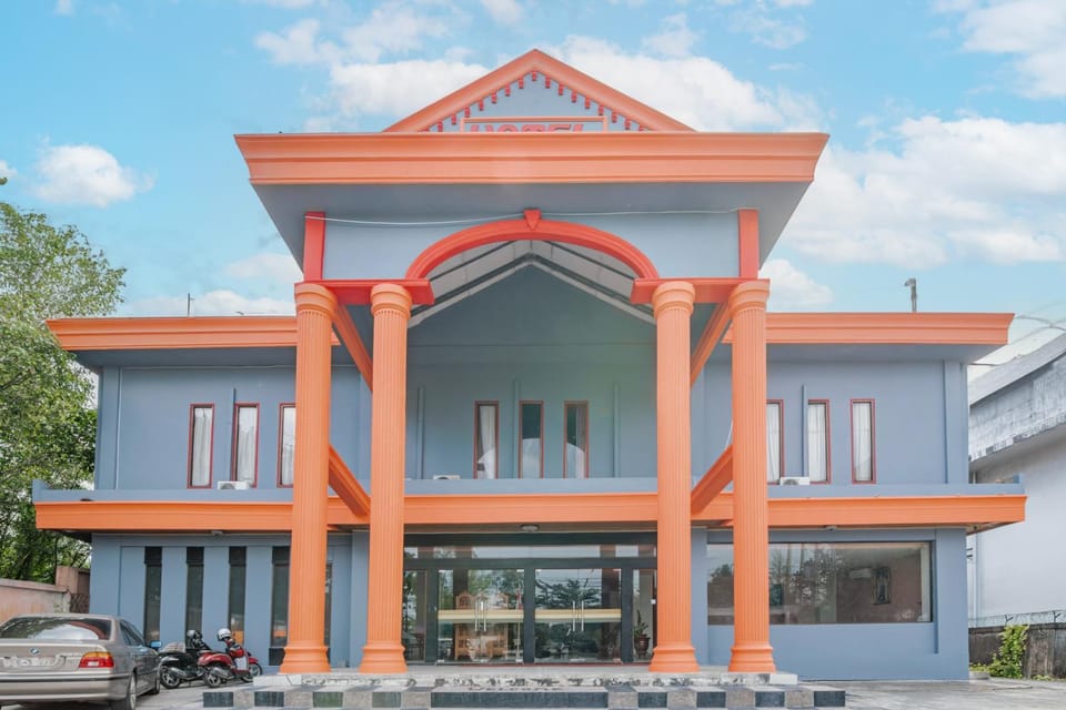 Facade/entrance