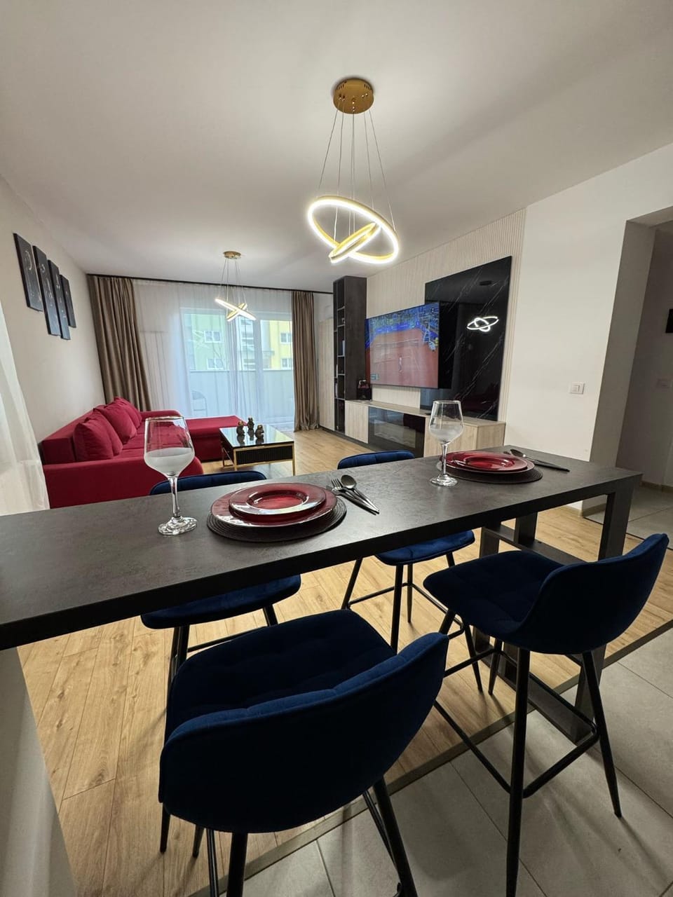 TV and multimedia, Living room, Seating area, Dining area