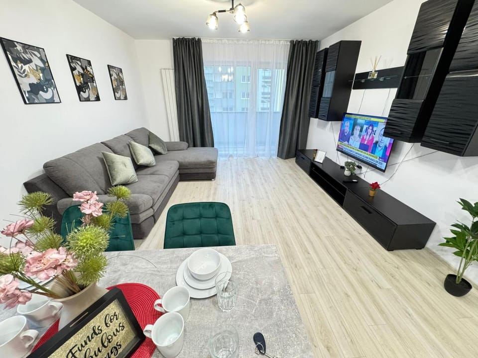 Communal lounge/ TV room, TV and multimedia, Living room, Seating area, Dining area, Evening entertainment