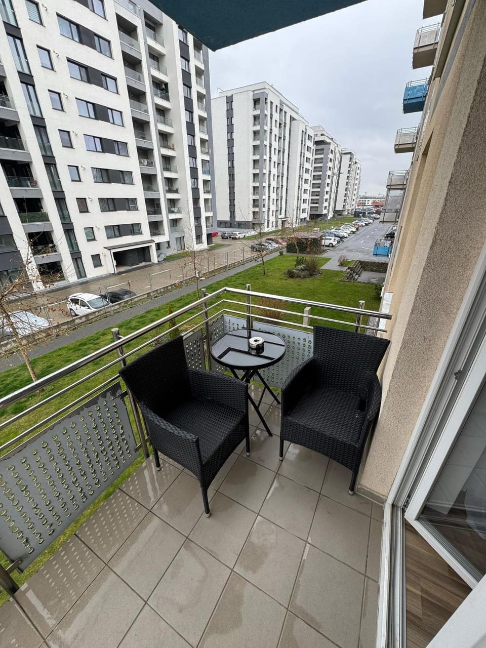 Property building, Patio, Day, Neighbourhood, View (from property/room), Balcony/Terrace, Living room, Seating area, Dining area, City view, Street view, Parking