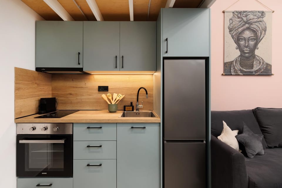 Kitchen or kitchenette, oven, stove