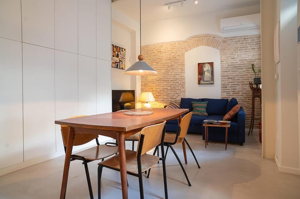 Living room, Seating area, Dining area, air conditioner