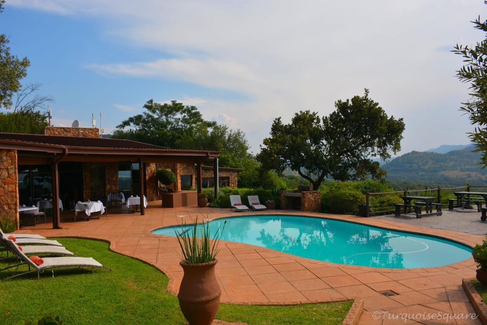 Patio, Restaurant/places to eat, Natural landscape, Garden, Mountain view, Swimming pool, sunbed
