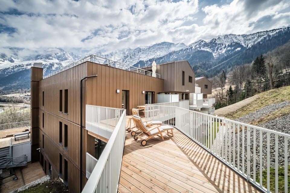 Property building, Day, Natural landscape, View (from property/room), Balcony/Terrace, Mountain view