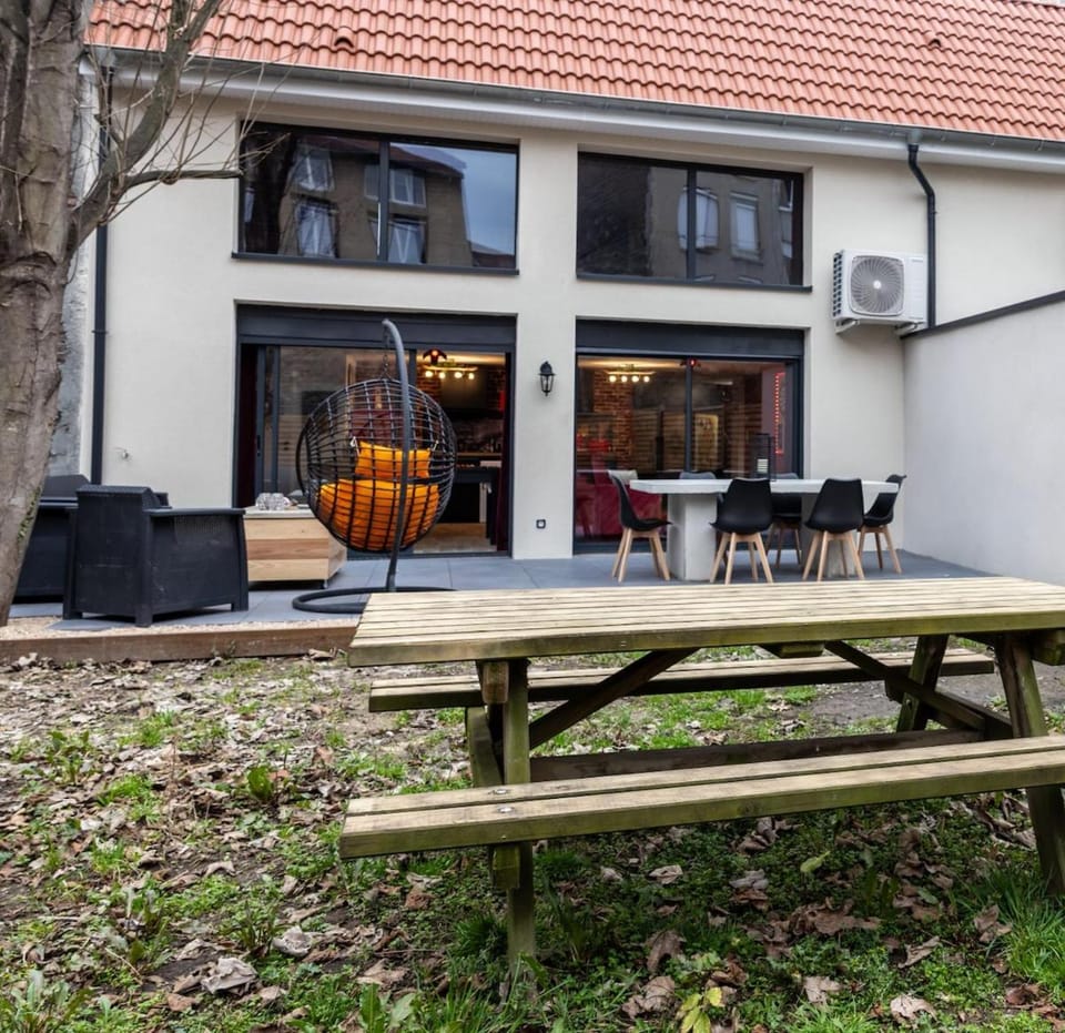 Privatize 3 lofts 300 m2 & games bar by LOFT URBAN Apartment in Saint-Étienne