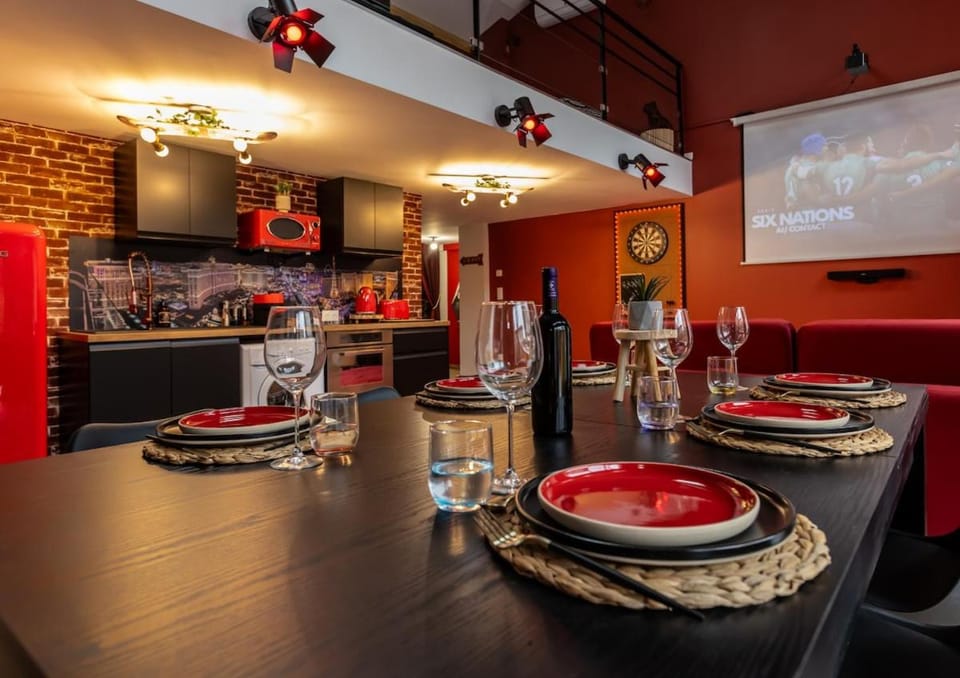 Privatize 3 lofts 300 m2 & games bar by LOFT URBAN Apartment in Saint-Étienne