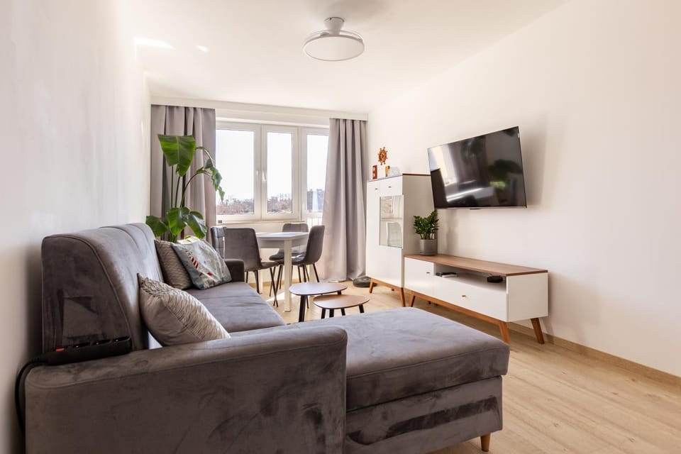 TV and multimedia, Living room, Seating area, Dining area, Evening entertainment