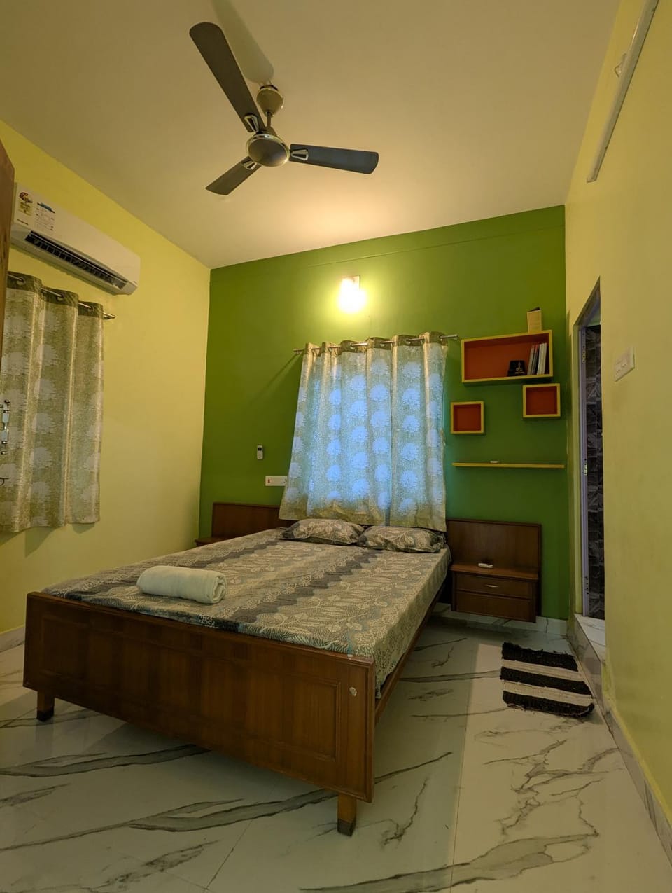Bed, Photo of the whole room, Bedroom, air conditioner