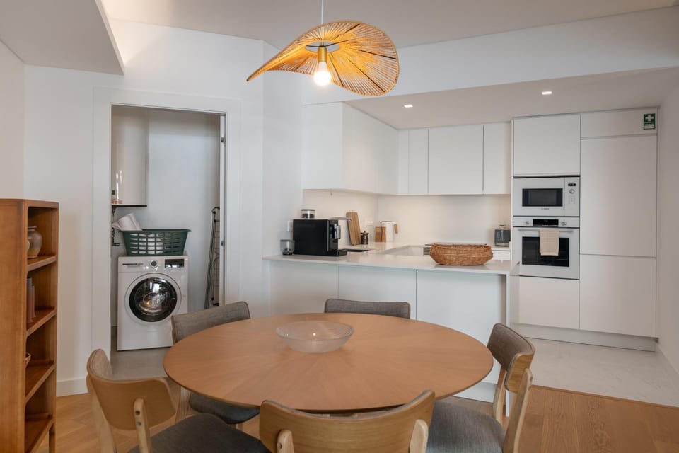 Kitchen or kitchenette, Dining area, stove