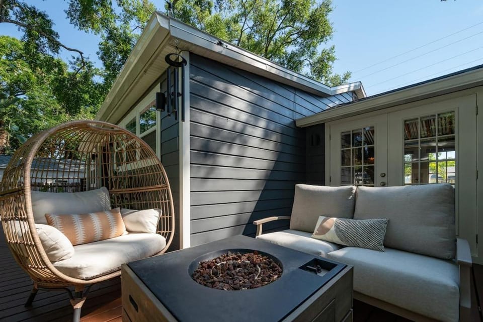 Charming 3BR Home Near DT with King Bed and Fire Pit House in Orlando