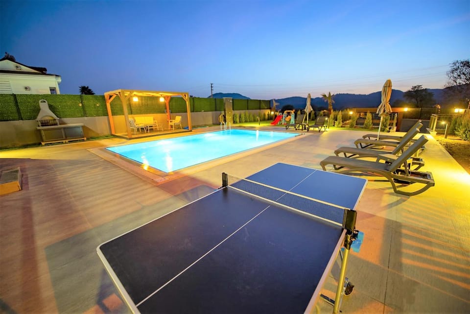 Table tennis, Swimming pool