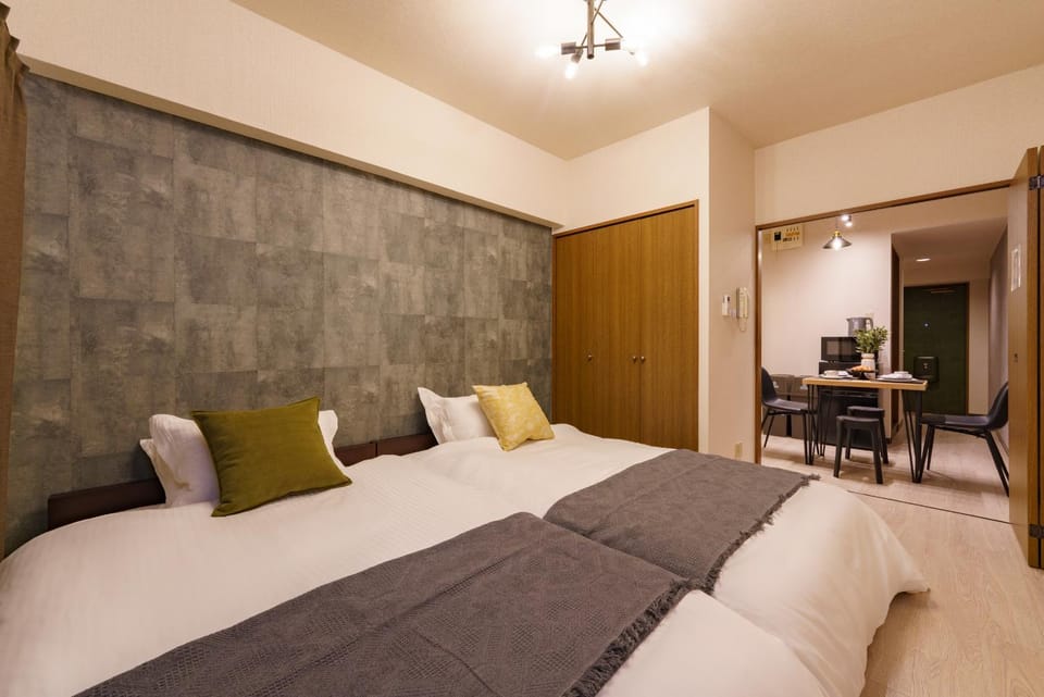 Bed, Living room, Photo of the whole room, Seating area, Bedroom
