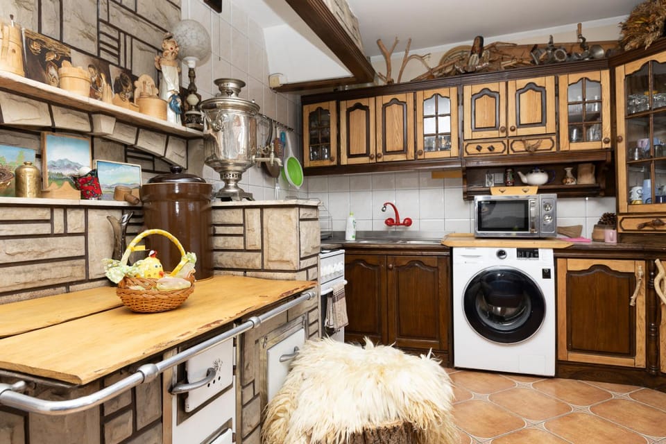 Kitchen or kitchenette, oven, stove, washing machine