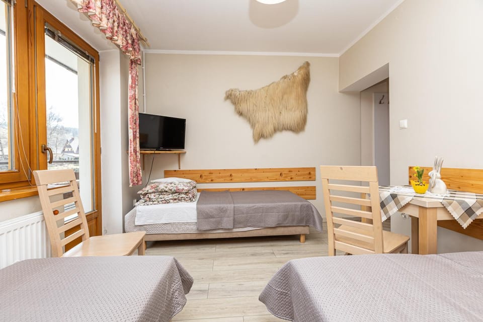 Communal lounge/ TV room, Bed, TV and multimedia, Living room, Photo of the whole room, Seating area, Dining area, Evening entertainment, Bedroom