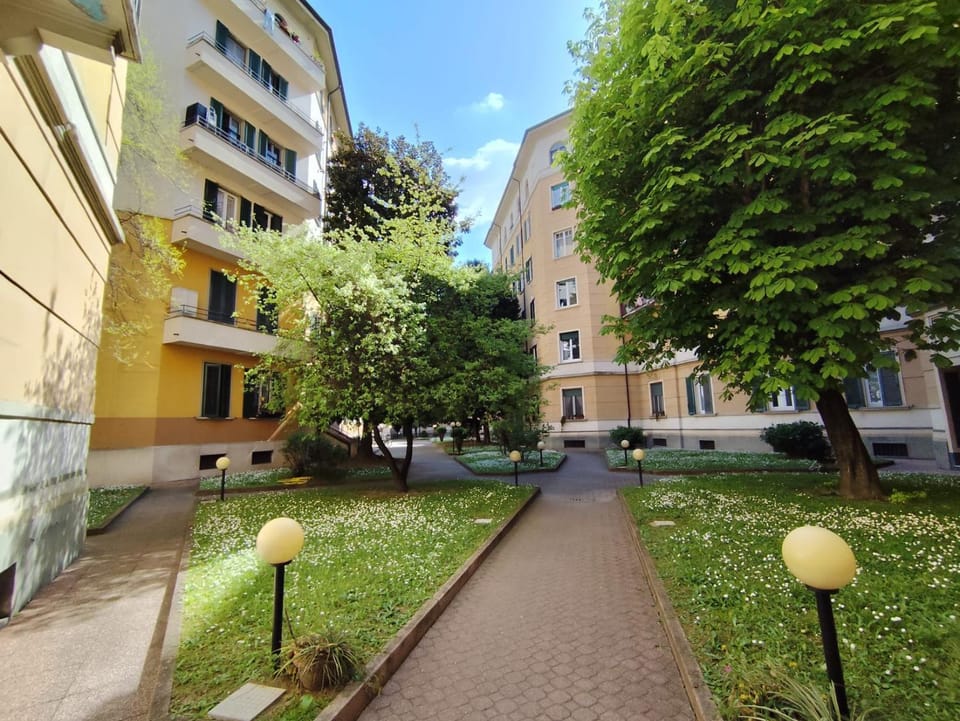Property building, Facade/entrance, Spring, Day, Neighbourhood, Natural landscape, Garden, Garden view