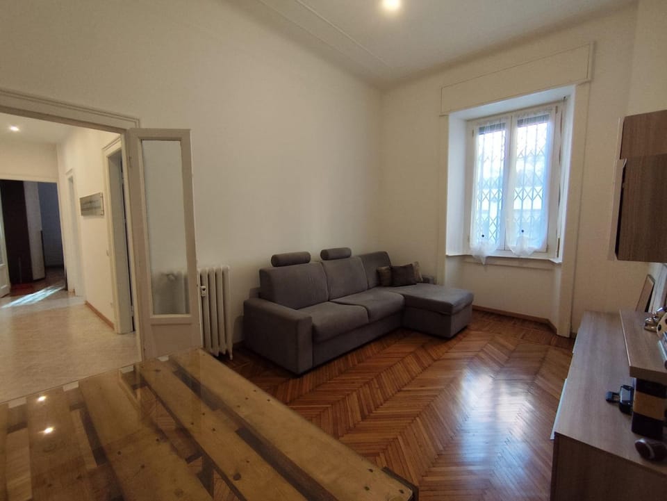 Bed, TV and multimedia, Living room, Seating area