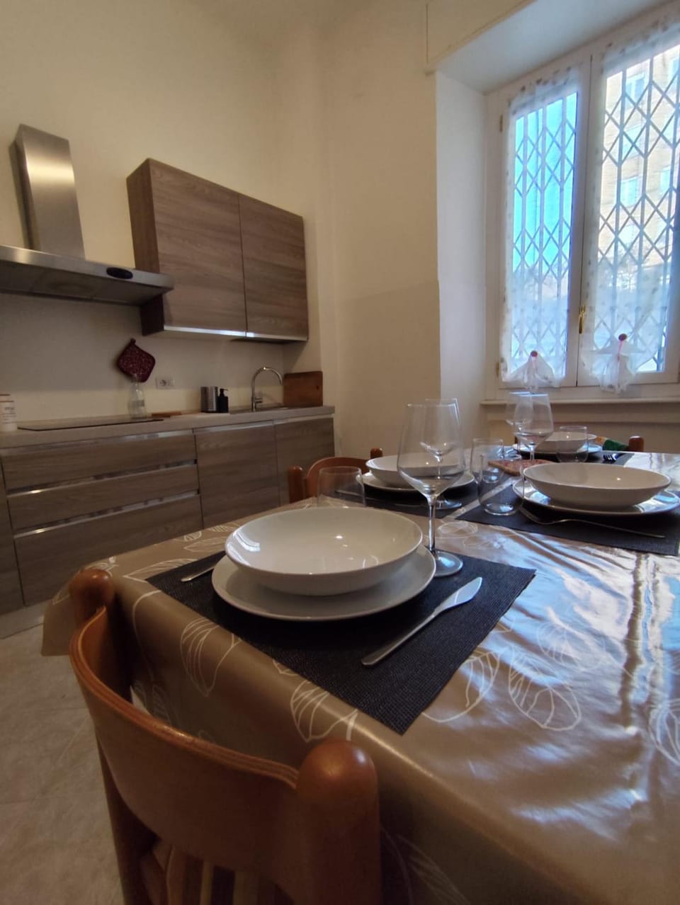 Kitchen or kitchenette, Dining area, stove