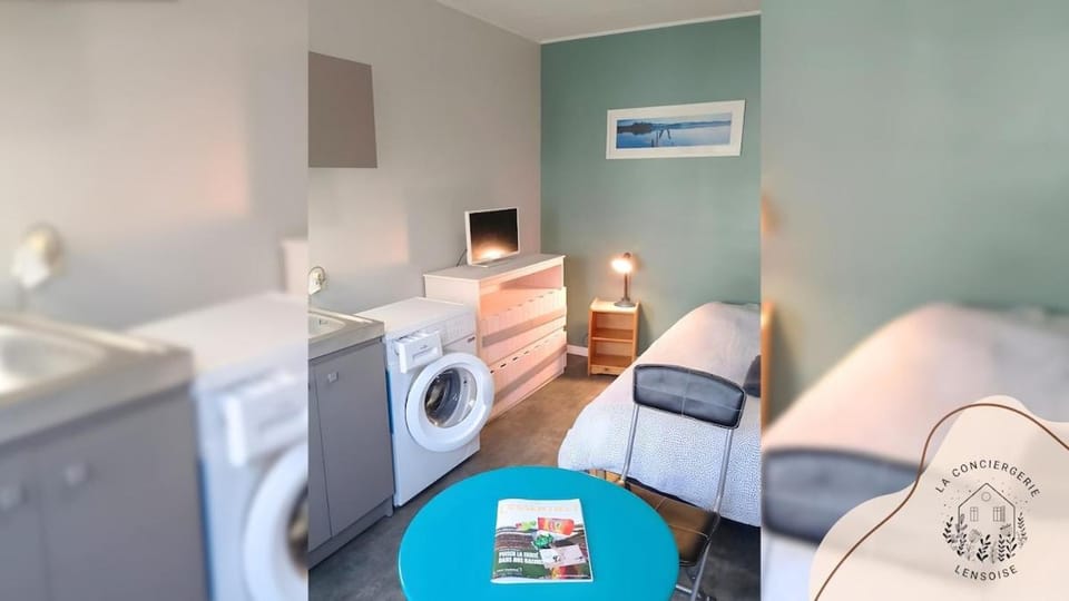 Communal lounge/ TV room, TV and multimedia, Kitchen or kitchenette, Living room, washing machine