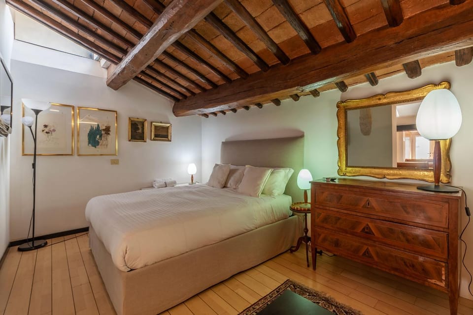 Orange Room with bathroom and Shared Terrace Vacation rental in Rome