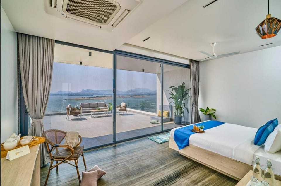 Bed, Natural landscape, View (from property/room), Balcony/Terrace, Photo of the whole room, Bedroom, Mountain view