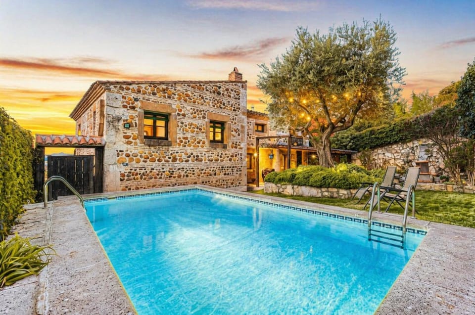 Property building, Natural landscape, Garden, Garden view, Pool view, Swimming pool, sunbed