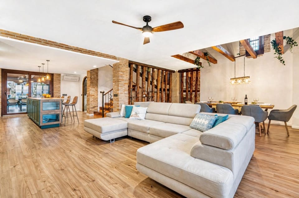 Living room, Seating area, fireplace