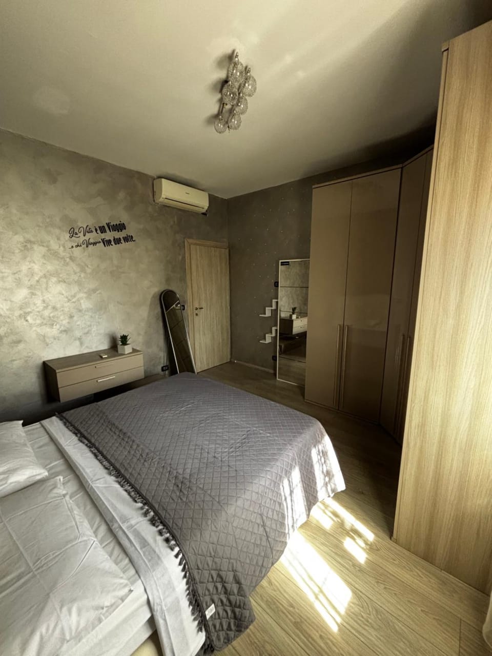 Bed, Bedroom, air conditioner