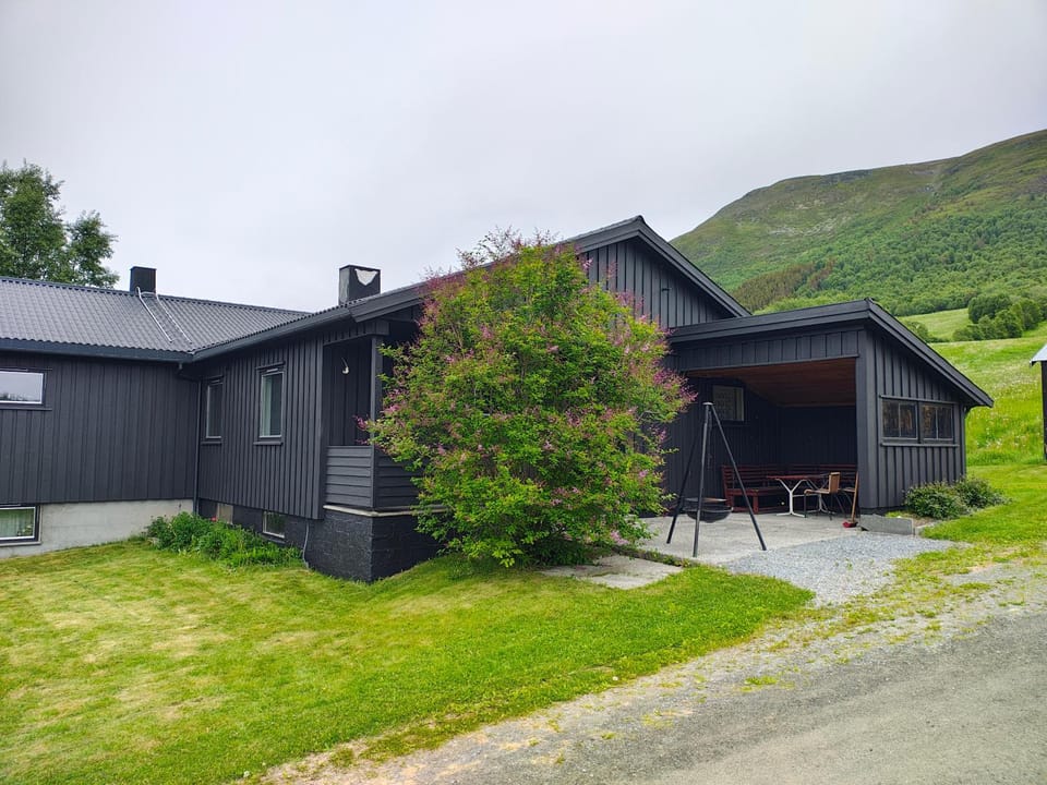 Three bedroom home with an amazing mountain view! House in Trondelag