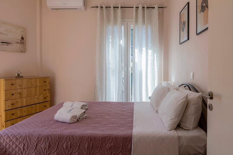 Bed, Photo of the whole room, Bedroom, air conditioner