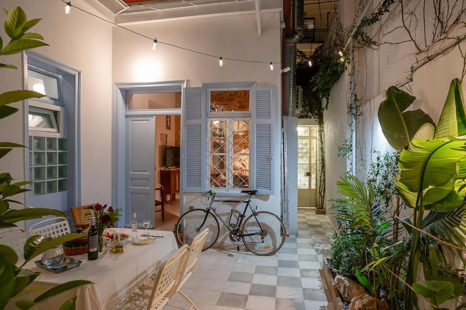 Property building, Facade/entrance, Dining area
