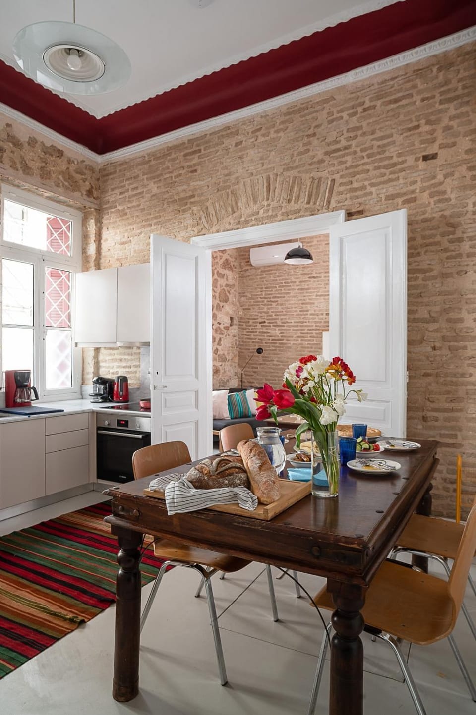 Kitchen or kitchenette, Living room, Seating area, Dining area, oven, stove
