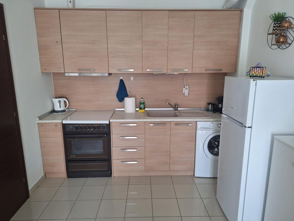 Kitchen or kitchenette, oven
