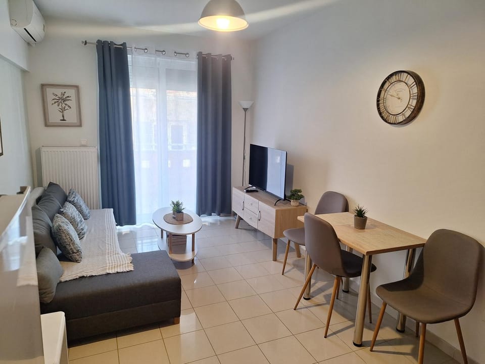 TV and multimedia, Living room, Seating area, air conditioner