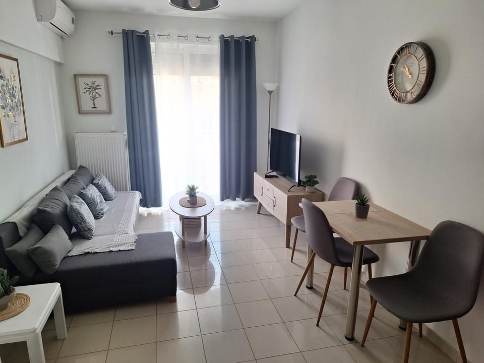 TV and multimedia, Living room, Seating area, air conditioner