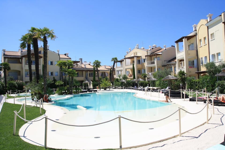 Garden, Beach, Swimming pool