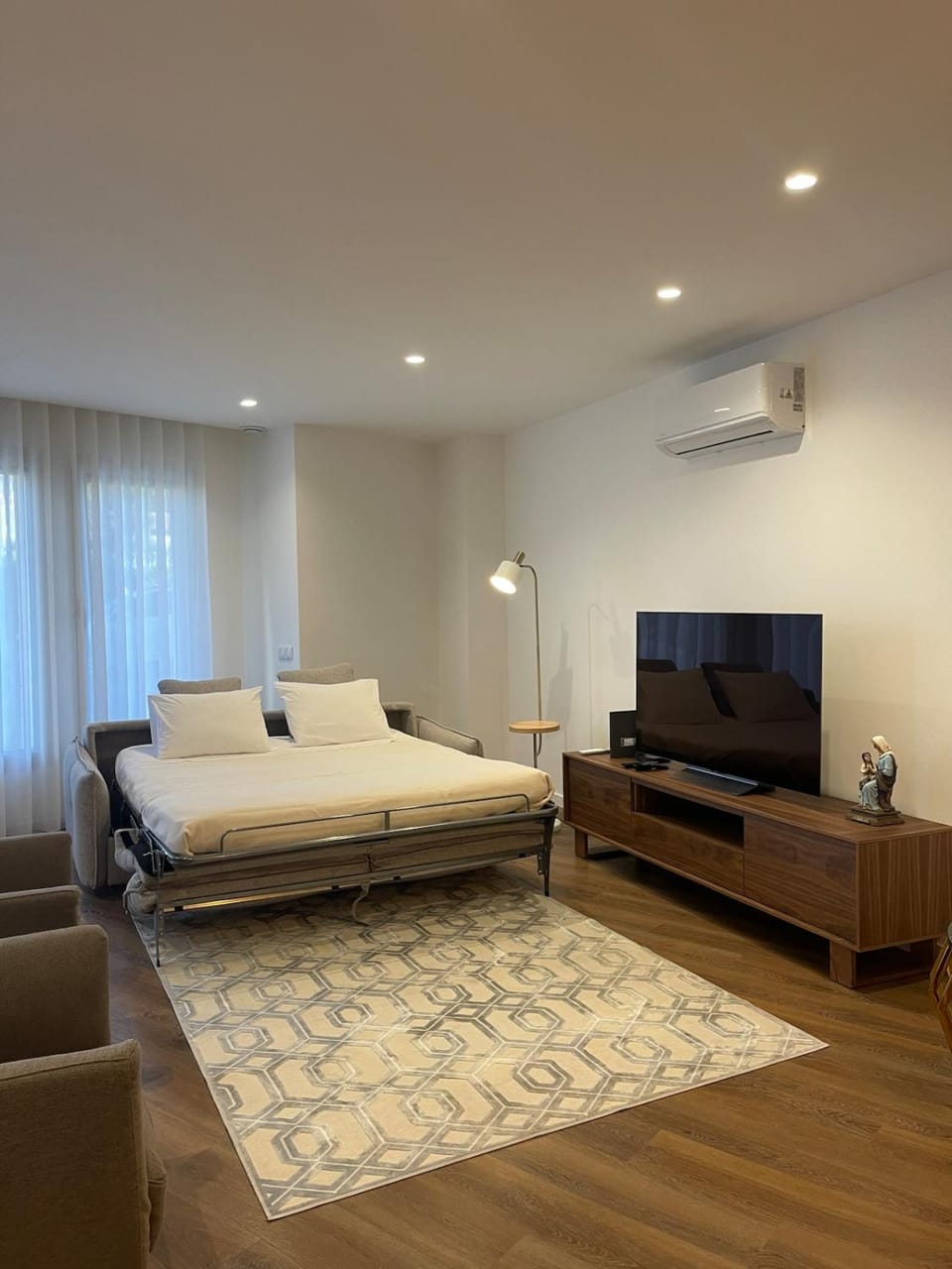 Communal lounge/ TV room