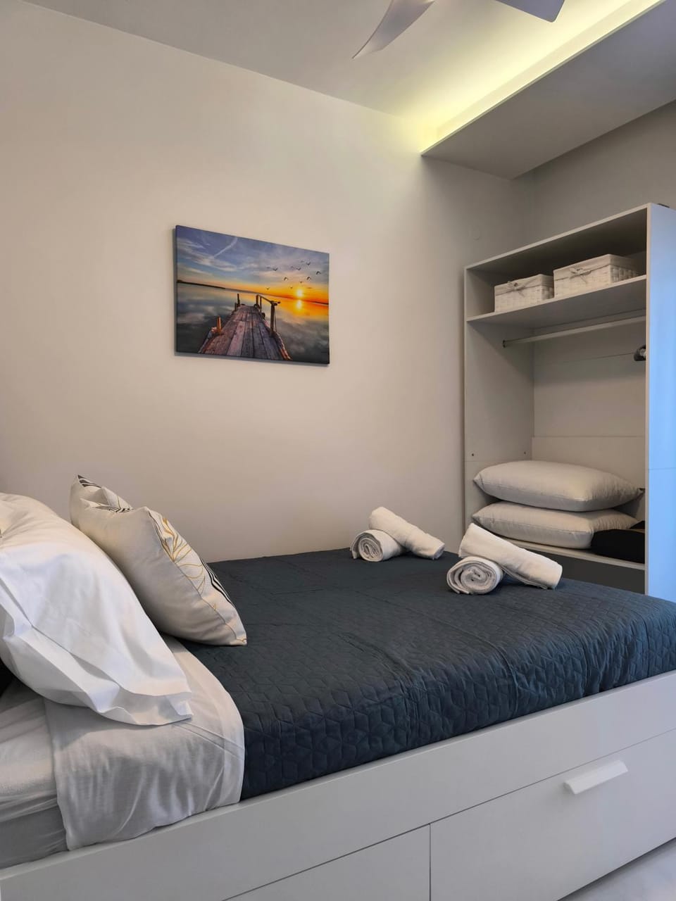 Bed, Bedroom, towels, wardrobe